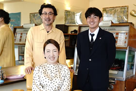 妻・紀子さんは国分寺校の通信課程で理容免許を取得。お店ではもっぱらシェービング担当。息子の禅君は、この4月から国分寺校に入学予定
