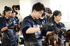 必修授業「ヘアカラー」