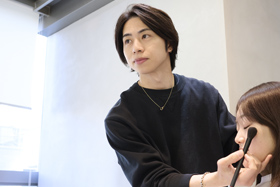 店長、美容師、ヘアスタイリスト 四戸 侑太さん
