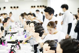 美容師・理容師の国家資格受験の様子
